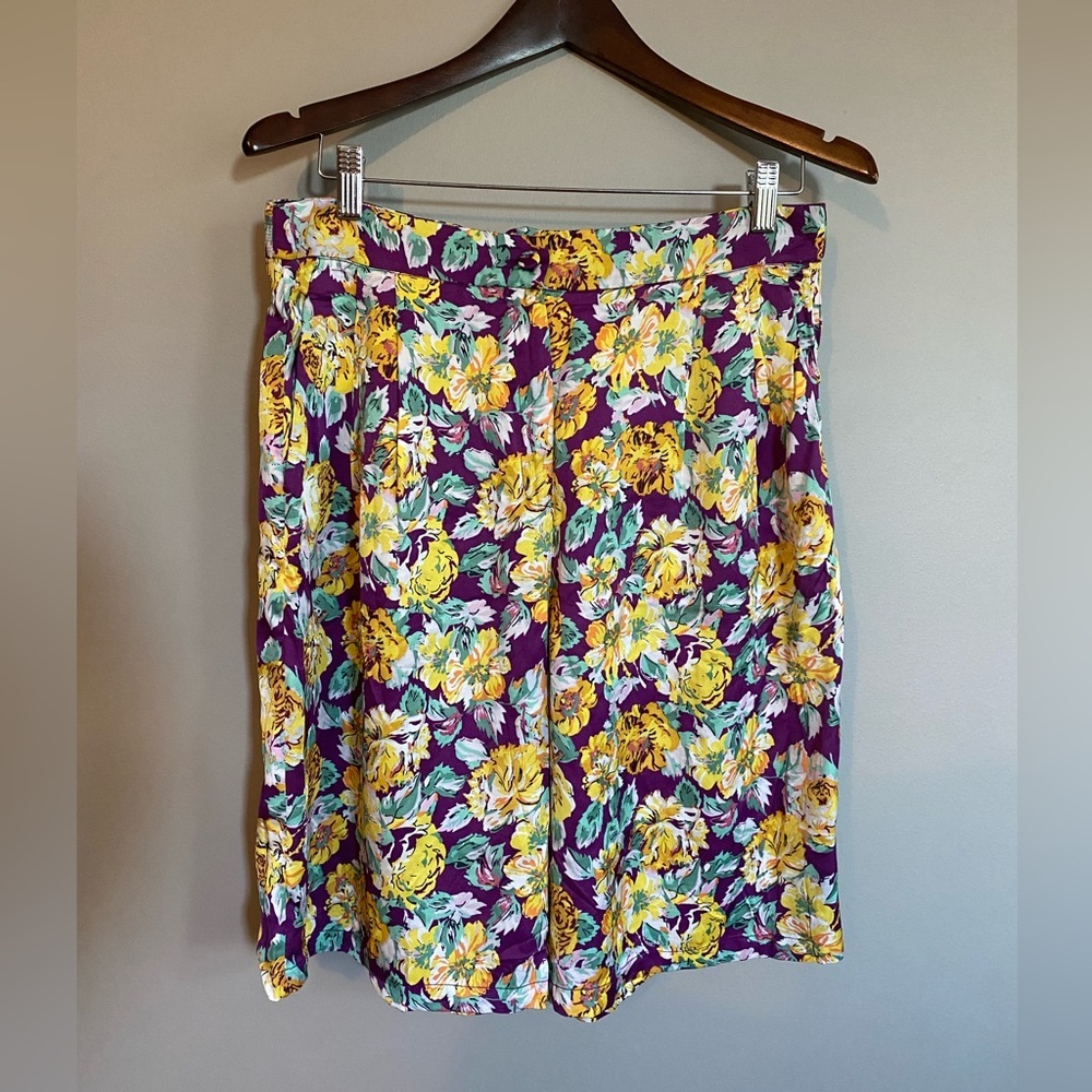 Zara Bermuda Shorts Floral Satin Feel Pleated Side Pockets Purple Yellow Size L - Picture 2 of 9